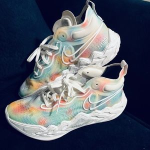 Nike shoes, only worn for a few hours.